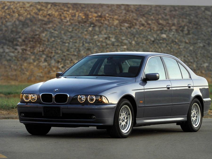  BMW 525i Sedan 2000 года  (фото 8 из 13)